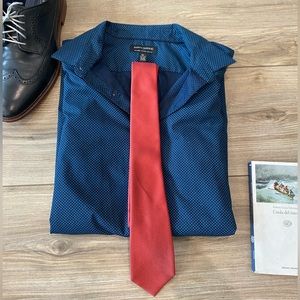 Mens Banana Republic Factory Dress shirt in Navy with teal dot! 👔